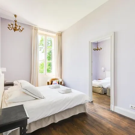Montignac-le-coq Chateau Sleeps 12 Pool