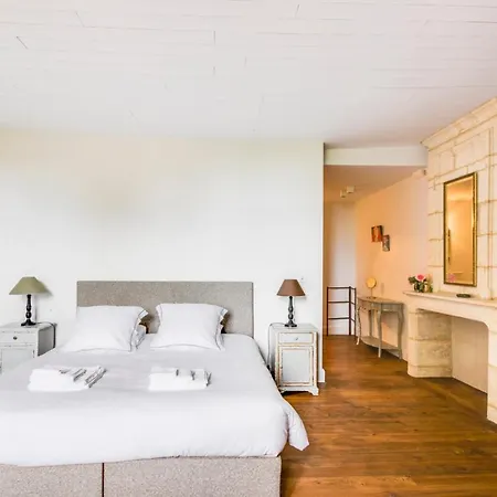 Montignac-le-coq Chateau Sleeps 12 Pool Hébergement de vacances
