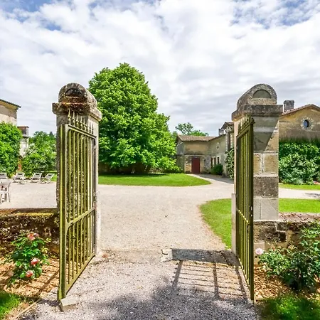 Montignac-le-coq Chateau Sleeps 12 Pool Hébergement de vacances