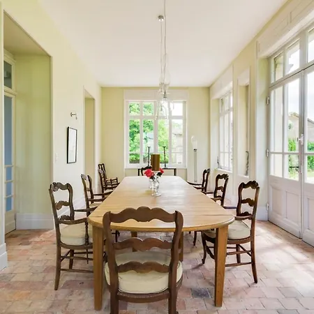 Montignac-le-coq Chateau Sleeps 12 Pool *