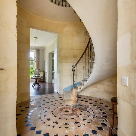 Montignac-le-coq Chateau Sleeps 12 Pool