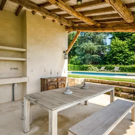 Hébergement de vacances Montignac-le-coq Chateau Sleeps 12 Pool Targon