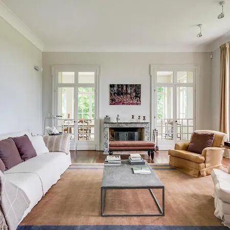 Hébergement de vacances Montignac-le-coq Chateau Sleeps 12 Pool